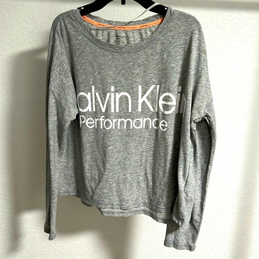 Long sleeve crop